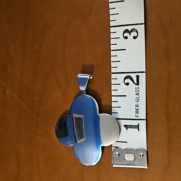 Stainless Steel Shamrock pendant - Picture 3 of 3